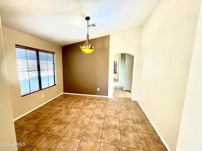3229 E Tonopah Dr