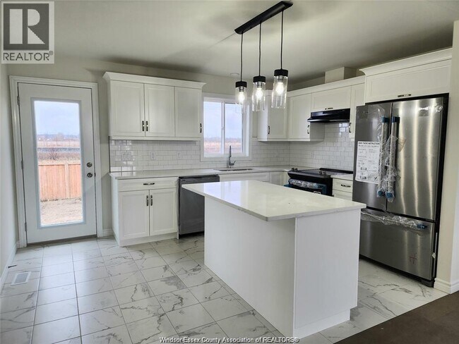 Photo - 1045 Aspen Ridge Cres