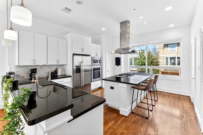 Photo - 5227 Nett St