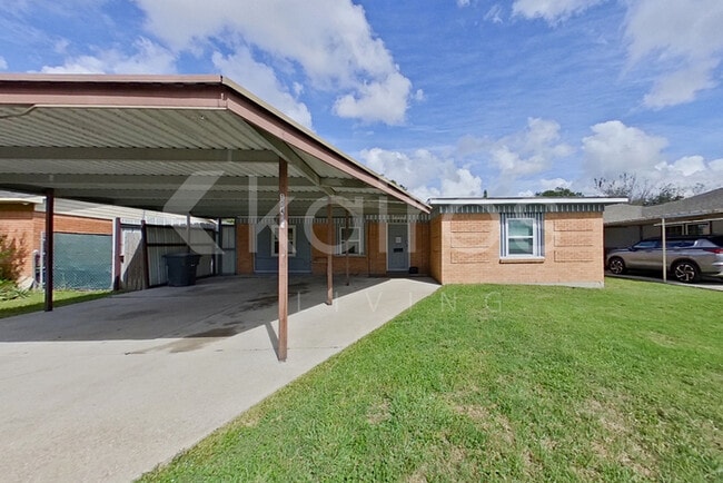 Building Photo - 10405 Barada St