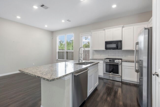 Building Photo - 5021 Lehman Oaks Dr Rental