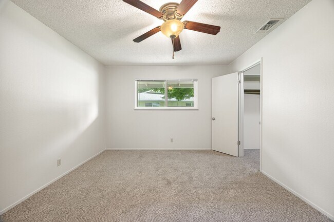 Photo - Lassen Villa Apartments