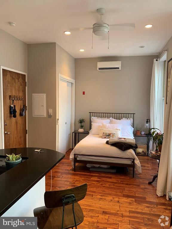 Building Photo - 126 S 16th St Unit 2F Rental
