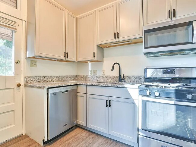 Photo - 2911 Robertson Ave