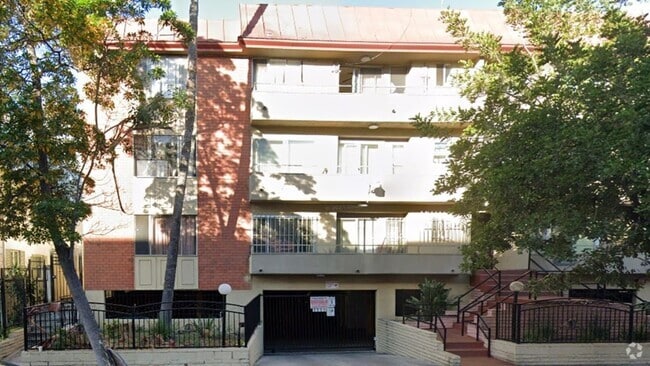 Building Photo - 535 S Catalina St Rental