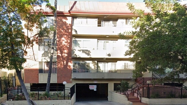 Photo - 535 S Catalina St Townhome