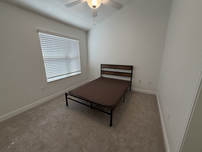 Building Photo - 1400 Lower Green Cir Unit 1400 Lower Green Circle