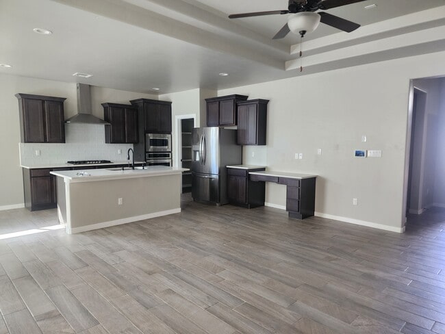 Photo - 6040 Arosa St