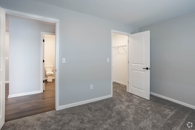 2BR, 2BA 1250SQ - Bedroom
