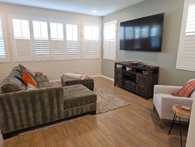 Photo - 880 S 150th Dr