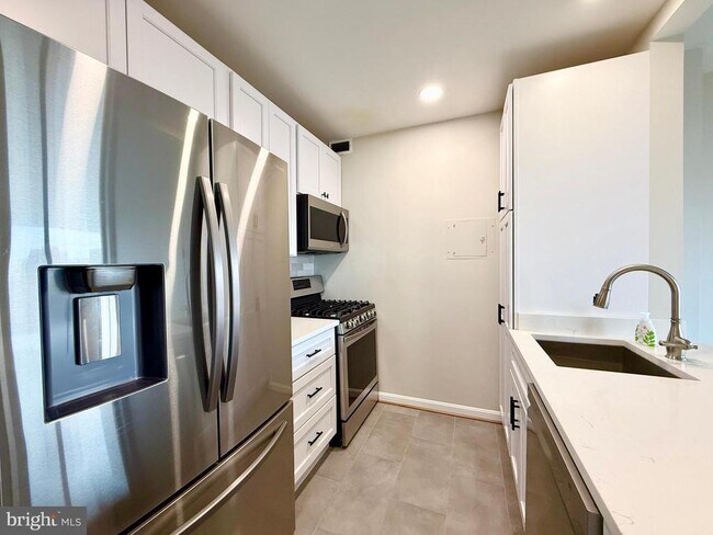 Photo - 4141 Henderson Rd Unit 715