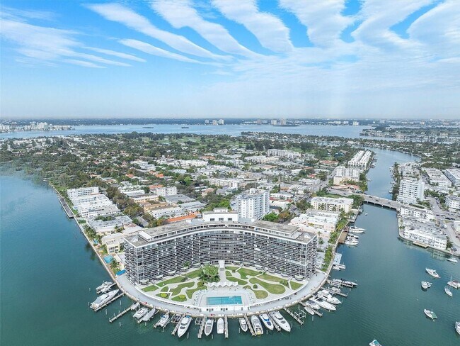 Building - 900 Bay Dr Condo Unit 1009