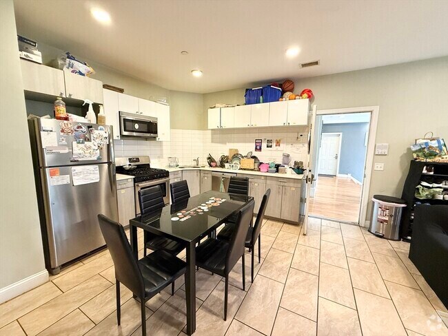 Building Photo - 299 Dudley St Unit 2 Rental