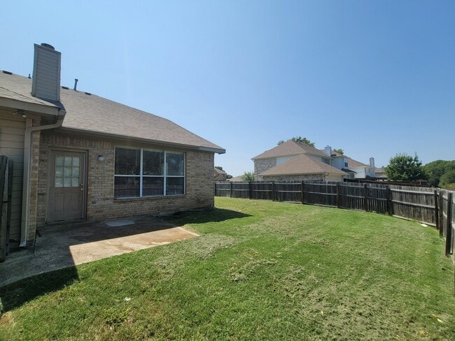 Photo - 1229 Tralee Ln