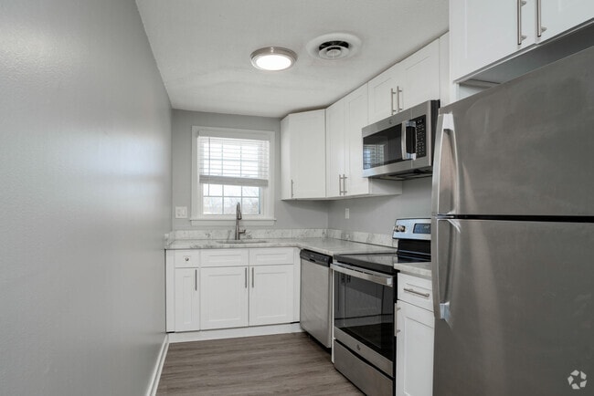 2BR, 1BA - 850SF - Kitchen