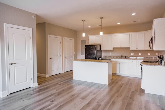 Photo - HARRISON PLAZA RESIDENTIAL