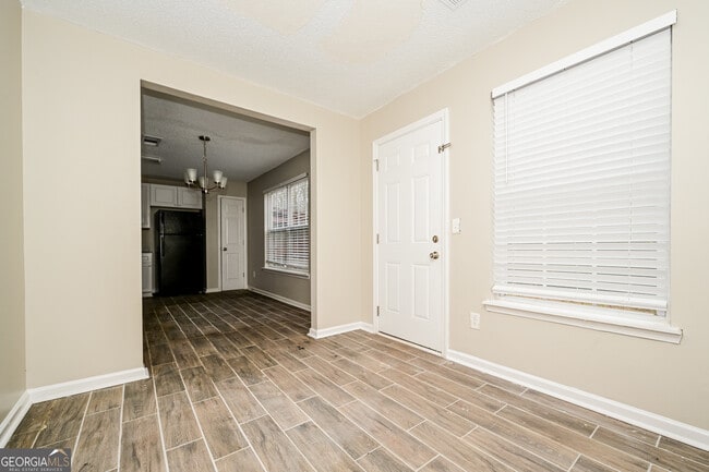 Photo - 304 Lauren Way