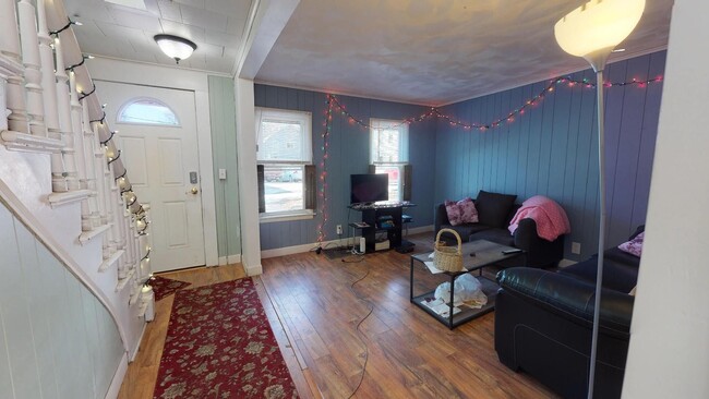 Building Photo - 2 Florence Ave Unit 2 Florence full house