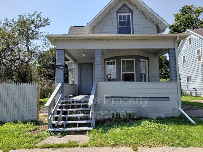 Photo - 607 Walnut St House