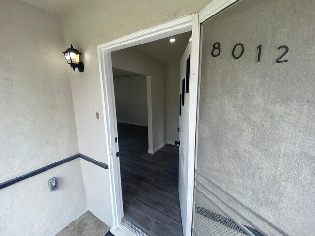 Photo - 8012 Emerson Plz