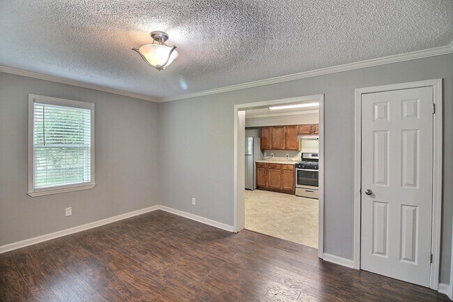 Photo - 287 S Rowlett St