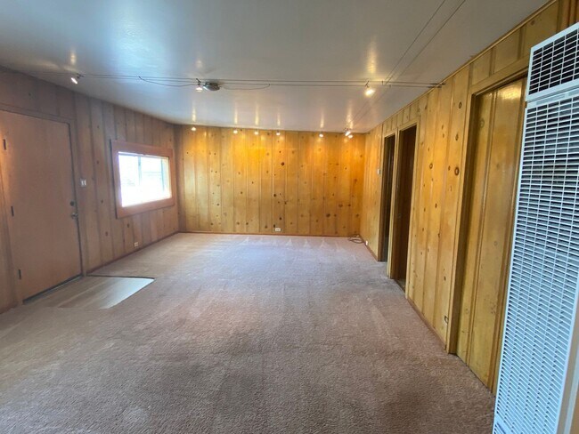 Photo - 486 Trinidad St