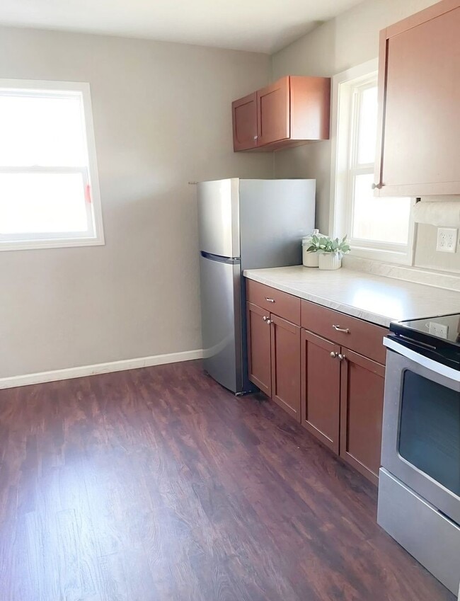 Photo - Charming & Cozy 3BR Retreat with Modern Touches in Quiet Des Moines Neighborhood