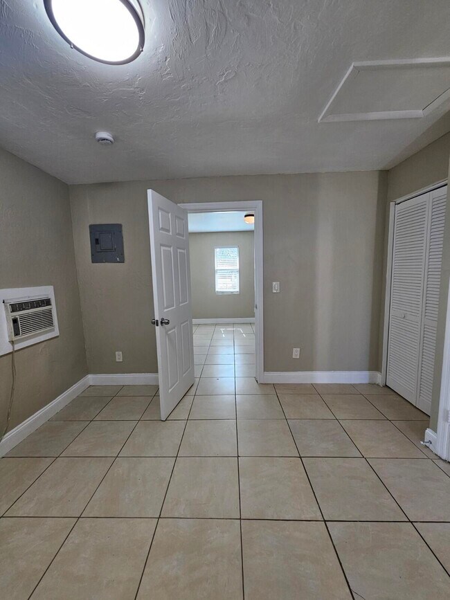 Photo - 752 Dr Martin Luther King Jr Blvd Unidad 5