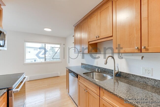 Photo - 911 N 73rd St