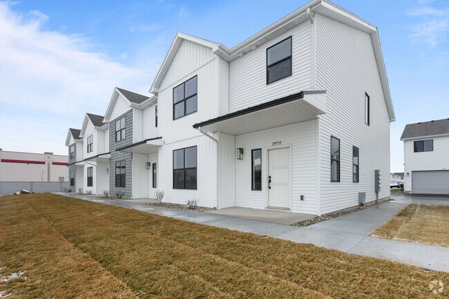 Building Photo - AWESOME BRAND NEW 4 BEDROOM 3 BATH TOWNHOME