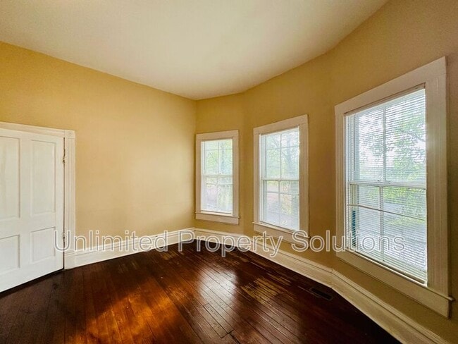 Photo - 108 N 8th St
