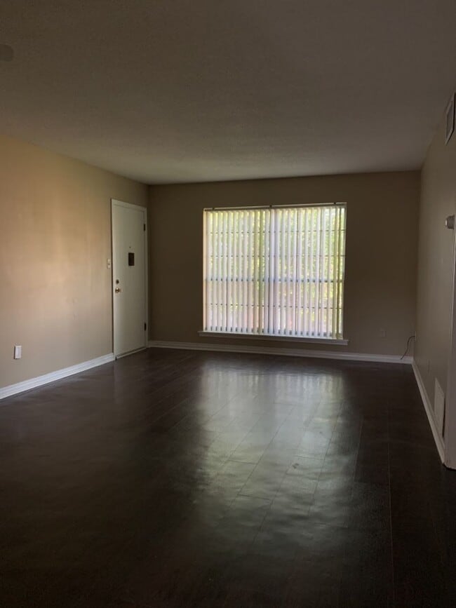 Photo - 1975 Darby Dr Condo Unit B6