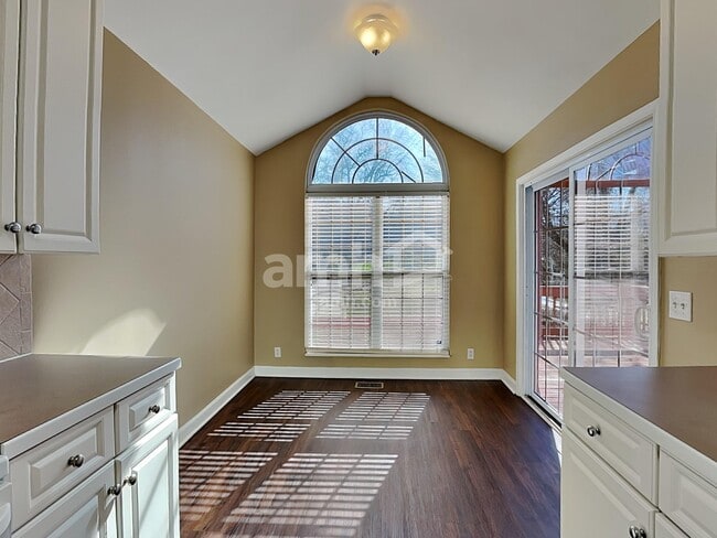 Photo - 112 Settlers Way