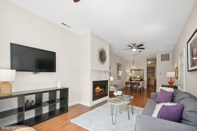 Photo - 2008 W Roscoe St Unidad 2