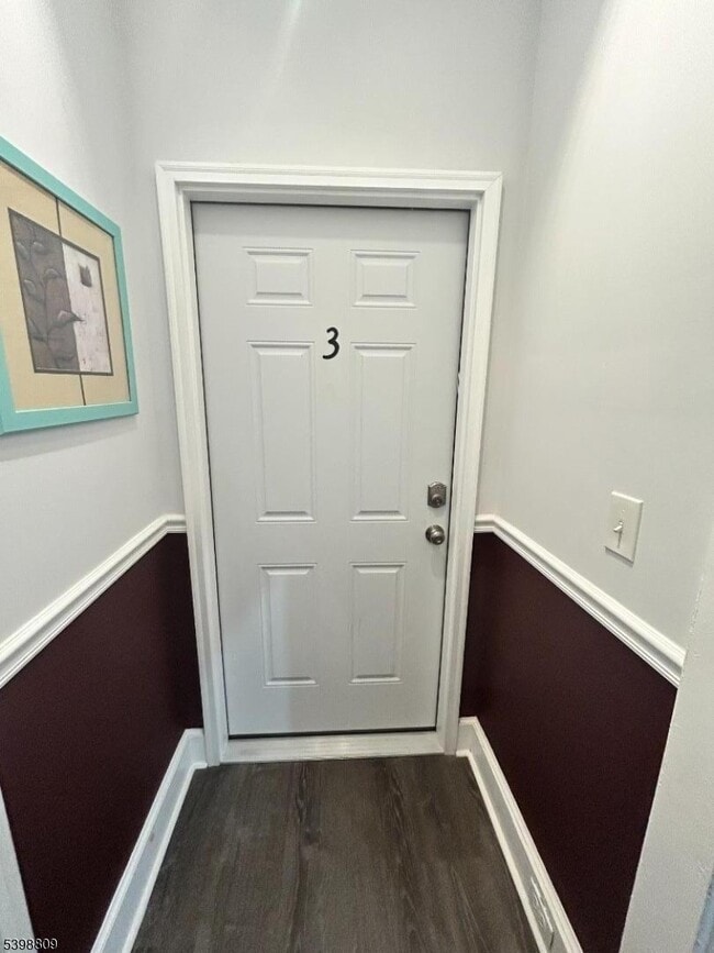 Building Photo - 142 Mapes Ave Unit 3