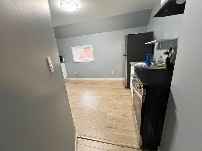 Photo - 129 Colborne St