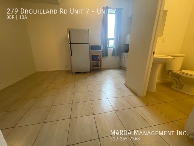 Photo - CHIC & RENOVATED BACHELOR UNIT- ALL INCLUS... Unit 7
