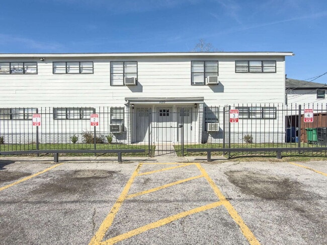 Building Photo - 5010 Ennis St Unit # 3