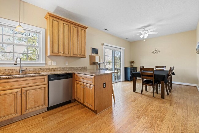 Photo - 323 Fox Hill Rd