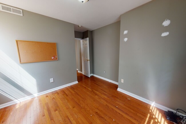 Building Photo - 1812 W Berks St Unit 2
