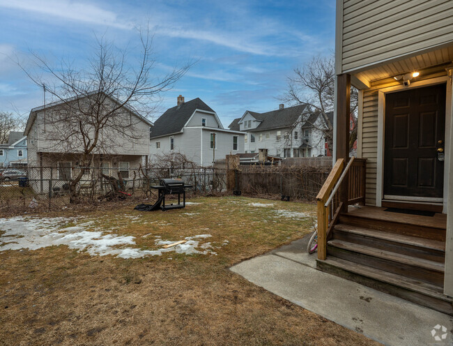 Building Photo - 57 Vine St Unit 2 Rental