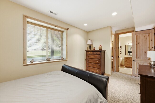 3023 Lower Saddleback Rd