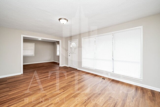 Photo - 223 Pine St SW
