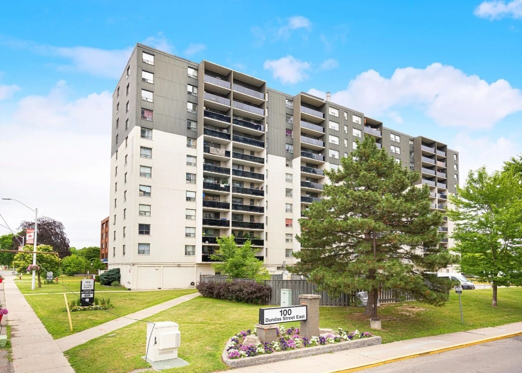 Photo - 100 Dundas Street