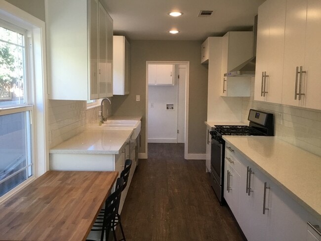 Cocina - 15154 Enadia Way