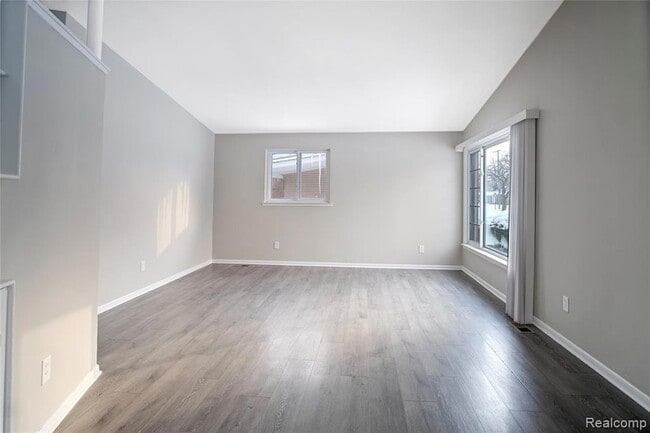 Photo - 15320 Marlow St