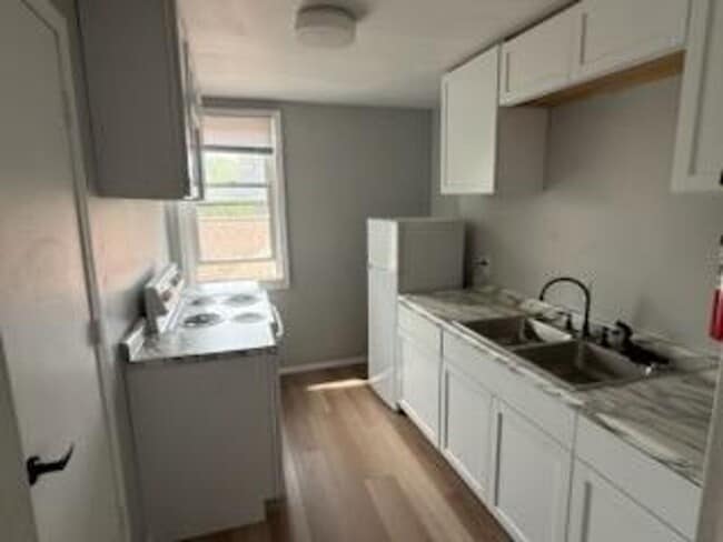 Building Photo - 5036 S 92nd St Unit 3