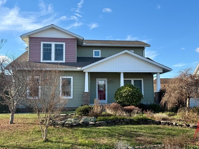 Building Photo - Impeccably maintained, custom-built home located in the sought-after Bay Breeze Estates community.