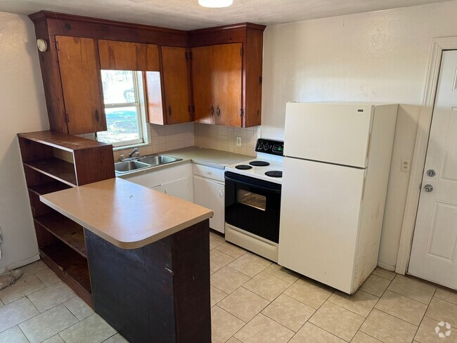 Building Photo - Nicely Updated 1BR/1BA Duplex Rental