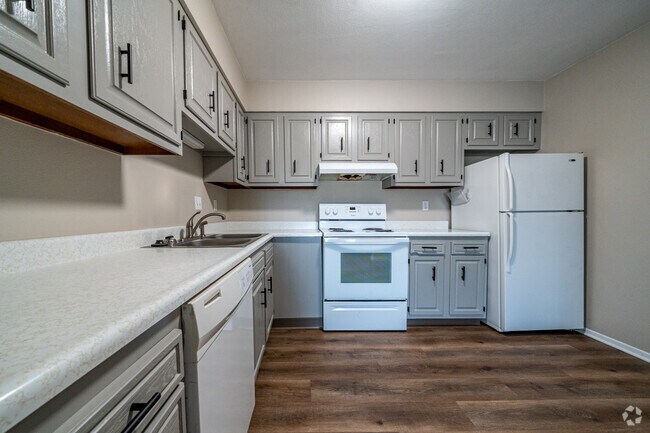 2BR, 1BA - 900SF - Kitchen